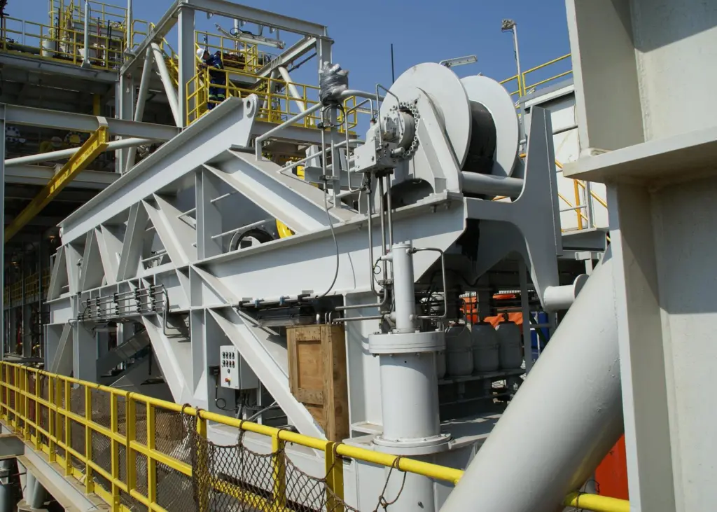 An IHC Hytop riser winch in place.