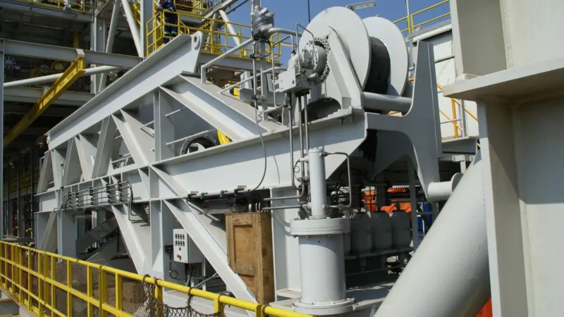 An IHC Hytop riser winch in place.