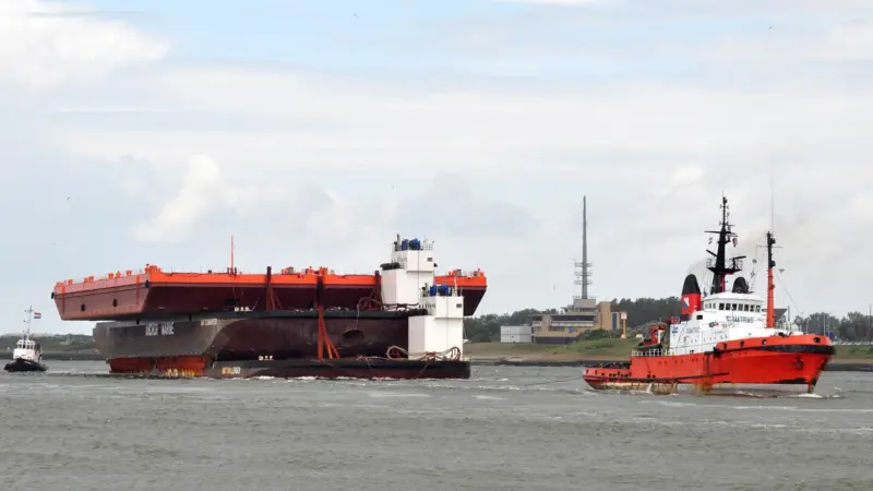 Sumatras completed its 35 years of service with ITC in spectacular fashion with a 14,500 mile tow with a ‘stack of four barges’. Photo courtesy Leen vd Meijden