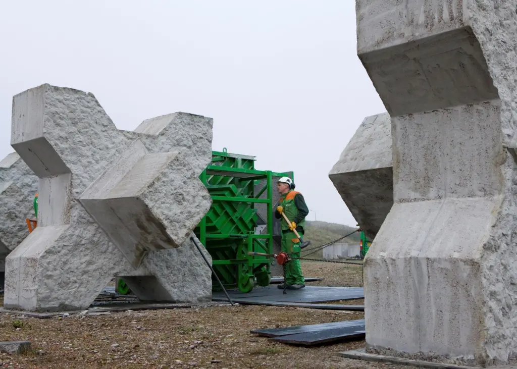 XBloc armoured units have been selected for projects in Abu Dhabi and Poland.