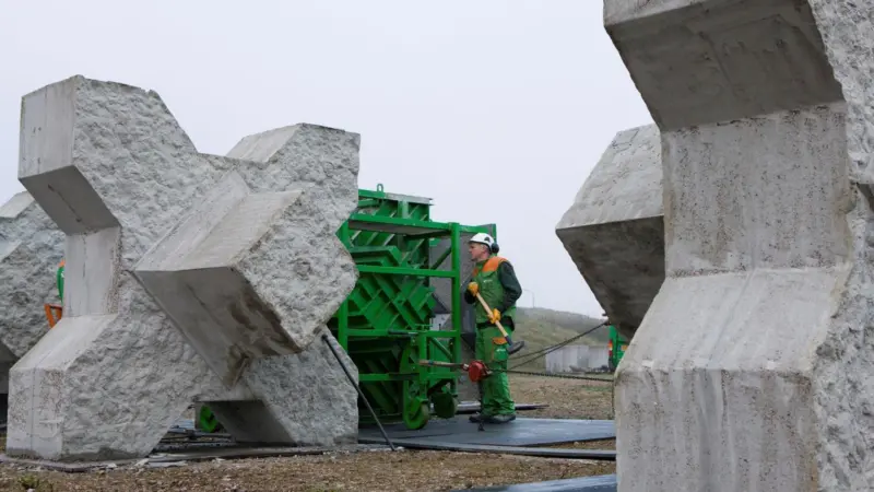 XBloc armoured units have been selected for projects in Abu Dhabi and Poland.