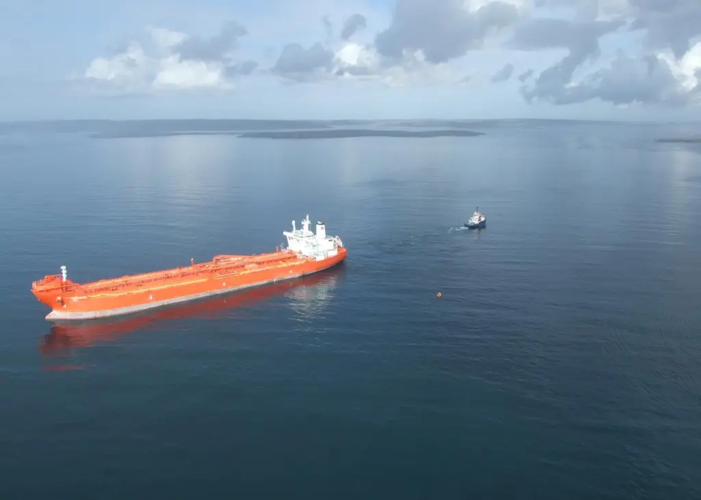 A 55 ton bollard pull tug attempts to tow a 93,000 dwt tanker in ideal conditions.