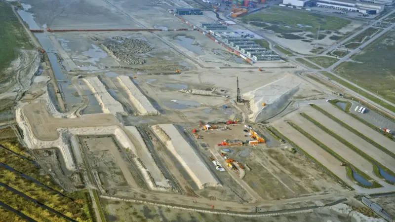 The dune viaduct connecting link under construction.