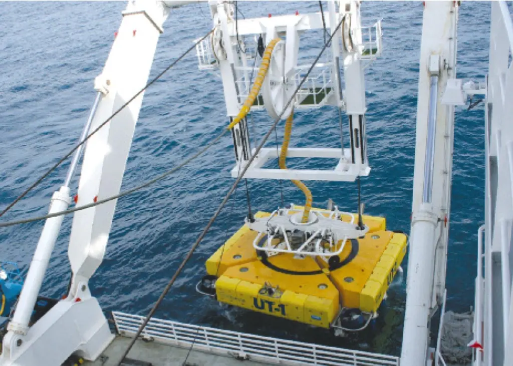 The powerful UT-1 being lowered into position from the Volantis.
