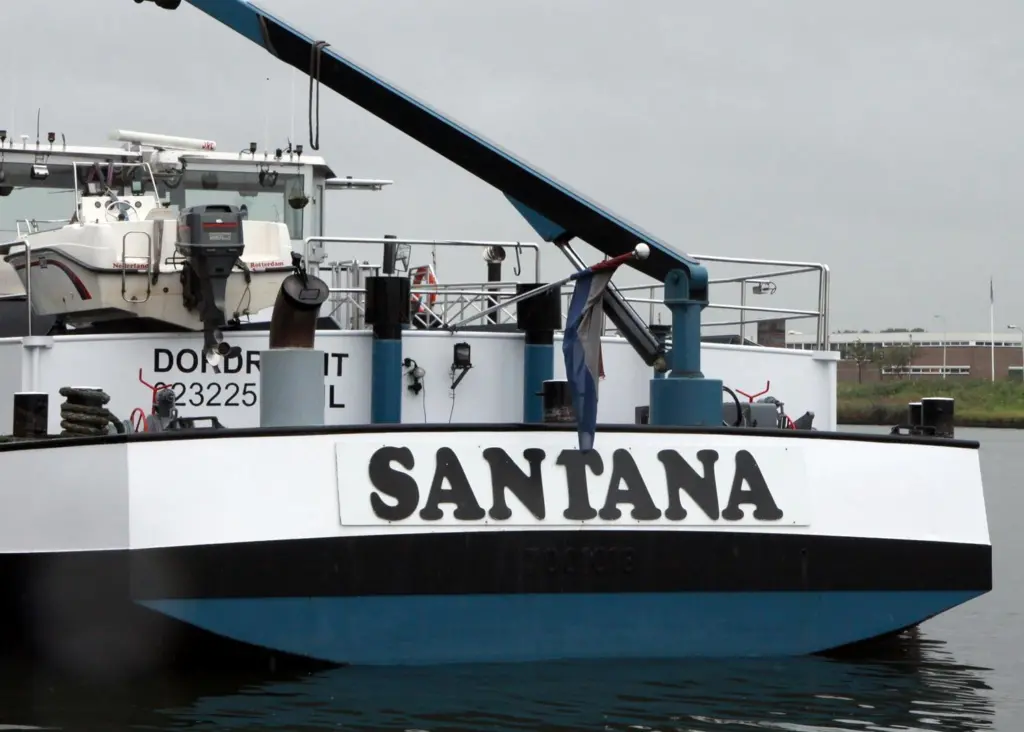 Santana received the 1,000th installation of an Alewijnse Marine Systems AIS transponder on an inland vessel based in the Netherlands.