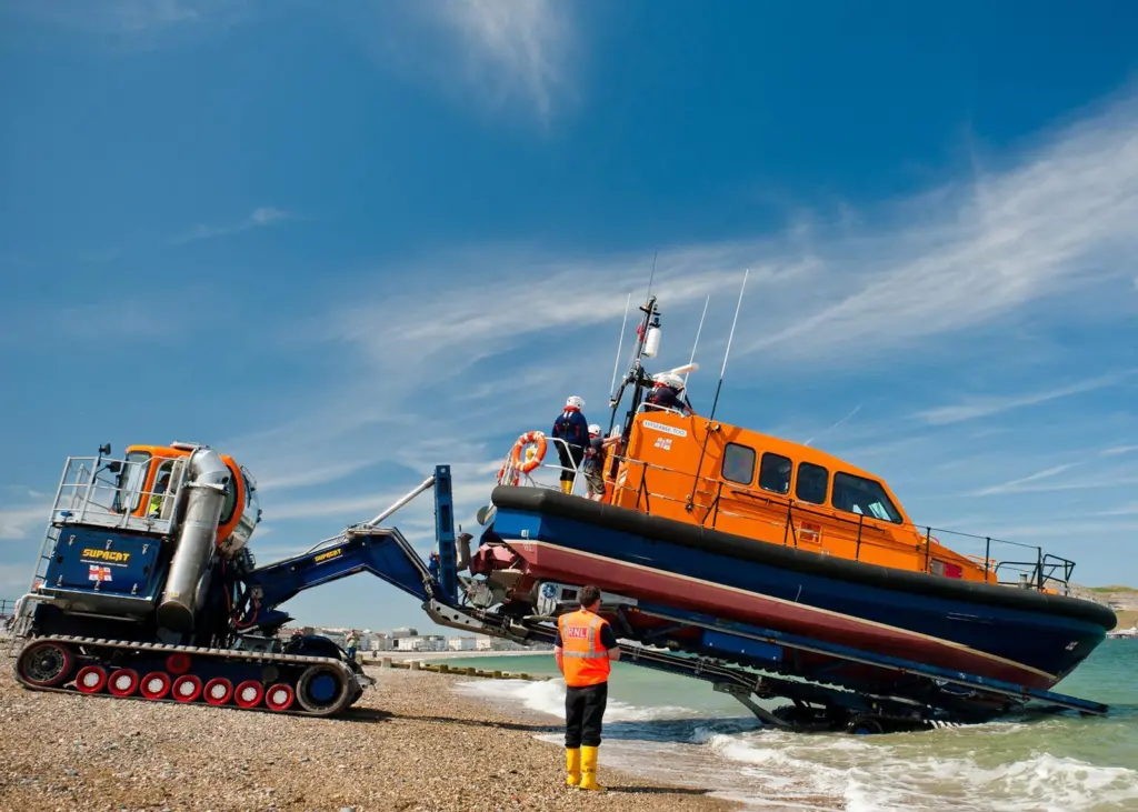 The L&RS can be operated in heavy surf conditions, and in water at depths approaching 3m.