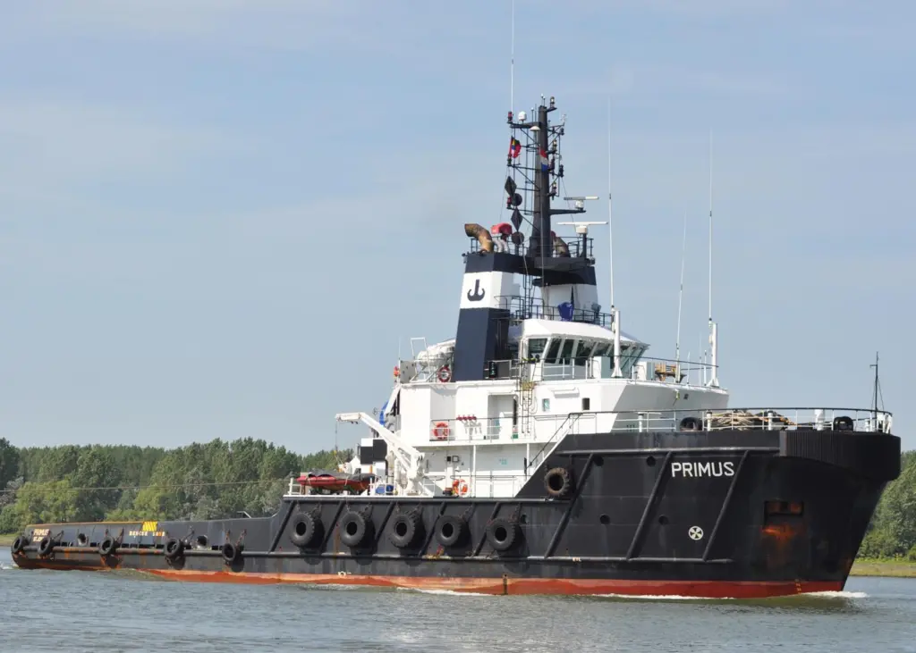Anchorhandling tug Primus is now operating as the Bremen Fighter in the colours of URAG. (Photo courtesy L vd Meijden)