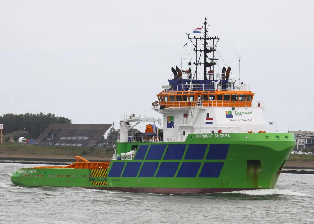 Fairmount Marine’s super-tug Fairmount Sherpa is seen arriving in Rotterdam earlier this year. Photo by Peter Barker