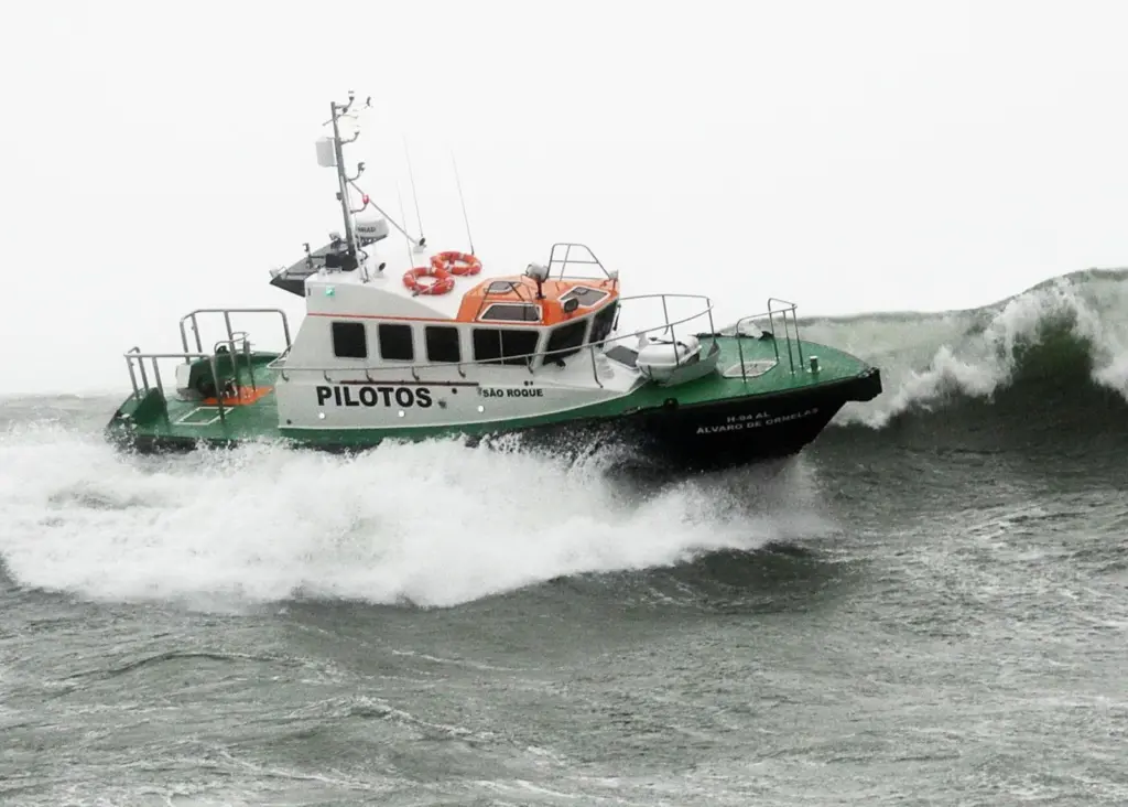 Alvaro de Ornelas tackles challenging seas during trials.
