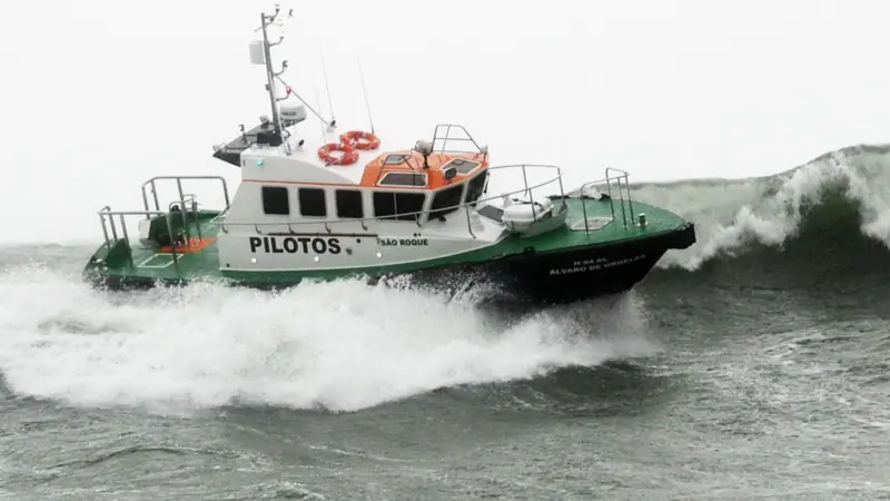 Alvaro de Ornelas tackles challenging seas during trials.