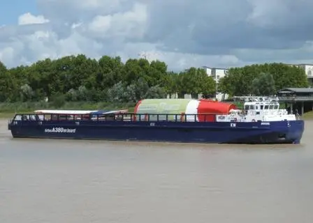 Airbus 380 fuselage navigates the Garonne river.