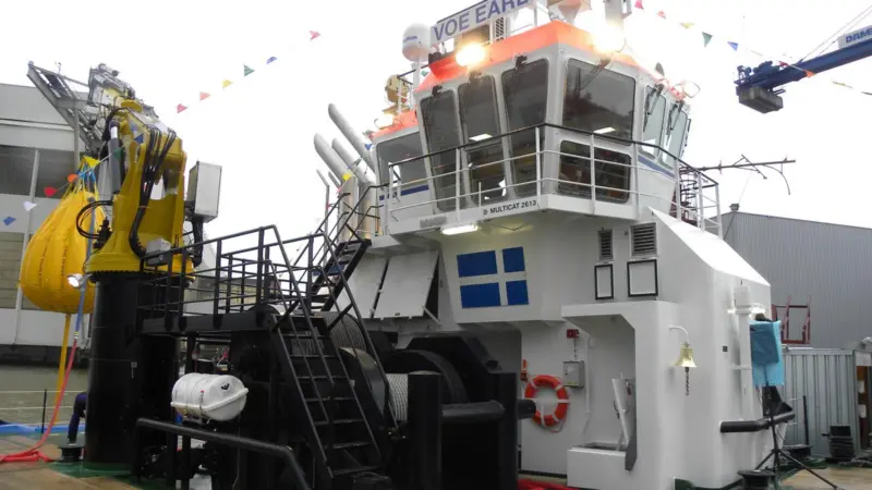 Voe Earl’s anchor handling/towing winch, wheelhouse and aft deck crane all visible in this photo courtesy of Hans van der Ster.