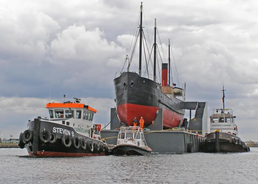 SS Robin is one of only three National Historic Ships ‘Core Collection’ vessels based in London.