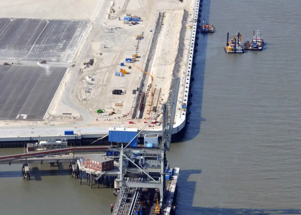 Works underway on JWP’s 1.725m long quay wall.