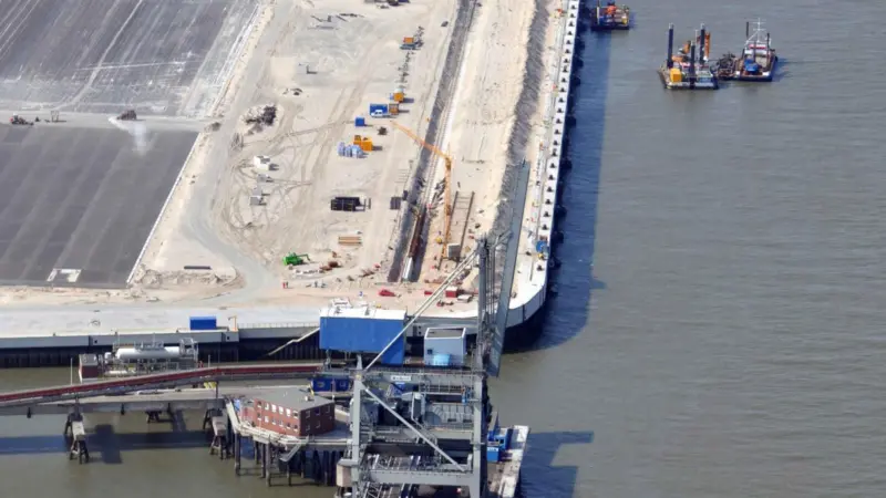 Works underway on JWP’s 1.725m long quay wall.