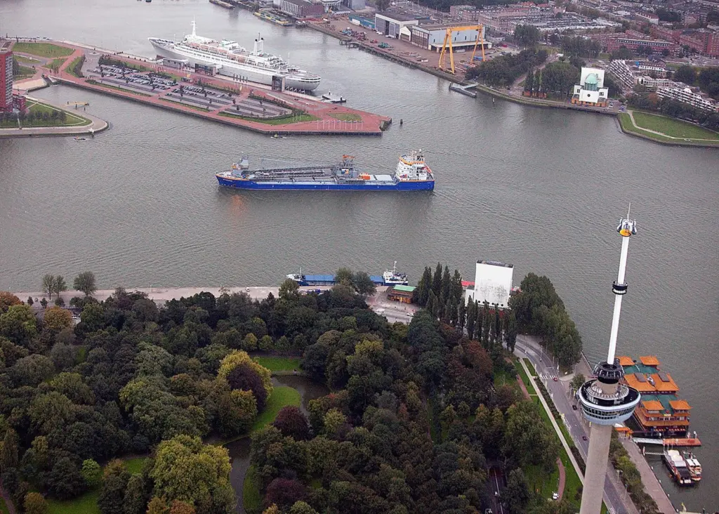 Widening the Maasgeul will reduce waiting time for ships using Port of Rotterdam.