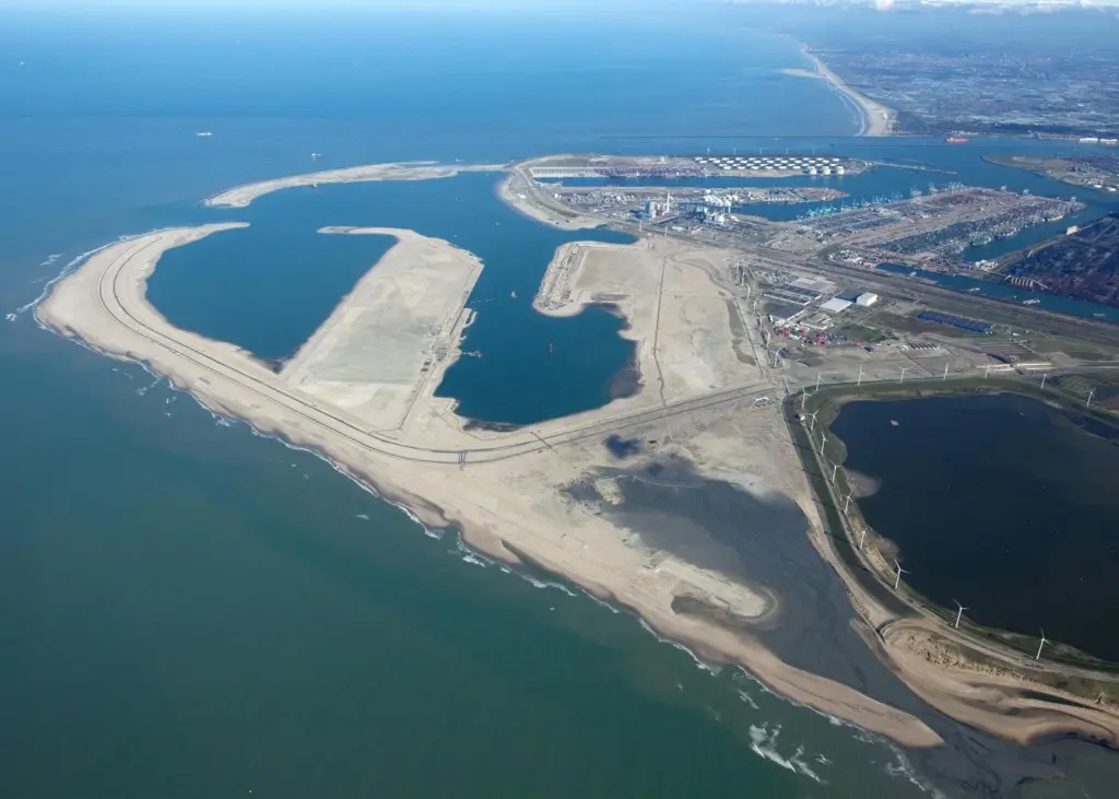 New beaches being built as part of Maasvlakte 2 project will be used for a range of recreational activity.