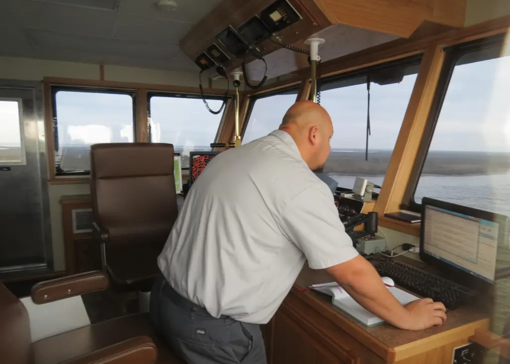 A computer based PortVision Tug Activity Logger (TAL) on each LeBeouf boat records events, delays and other data for invoicing and reporting, and communicates with traffic departments so everyone has identical information.