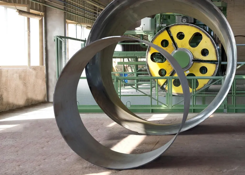 The new spinning machinery makes the production of nozzles much easier and gives an improved end product, because there is only a single weld seam on the inner side of the nozzle.