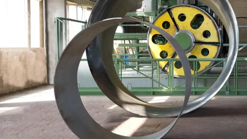 The new spinning machinery makes the production of nozzles much easier and gives an improved end product, because there is only a single weld seam on the inner side of the nozzle.