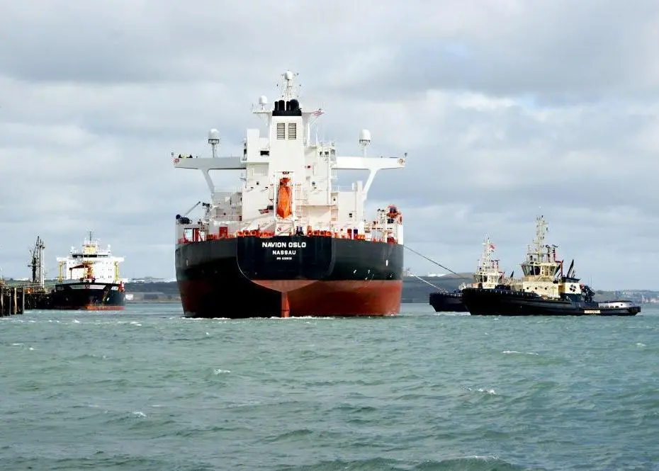 Pilots at Milford Haven Port currently use the latest version of Marimatech’s ‘E-sea Fix’ system, a highly accurate position fixing system which pilots carry aboard ships.