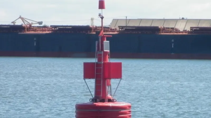 The Trident 3000 has a quadrant construction.
