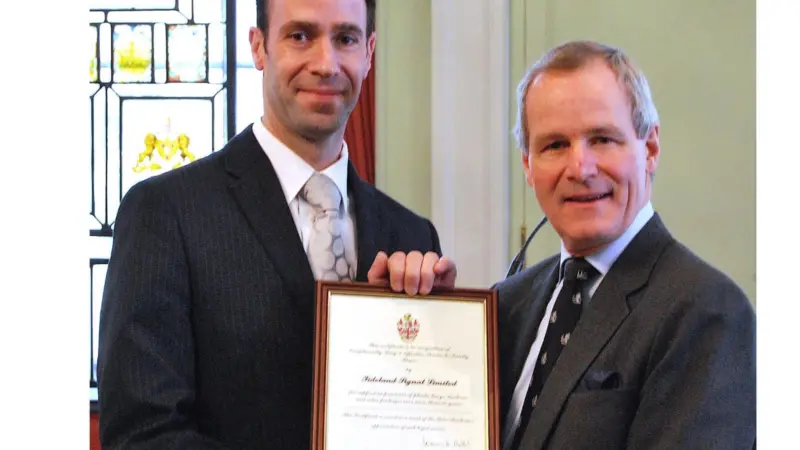 Sir Jeremy de Halpert, deputy master of Trinity House presents Chris Smith, systems engineer at Tideland Signal, with the special award.