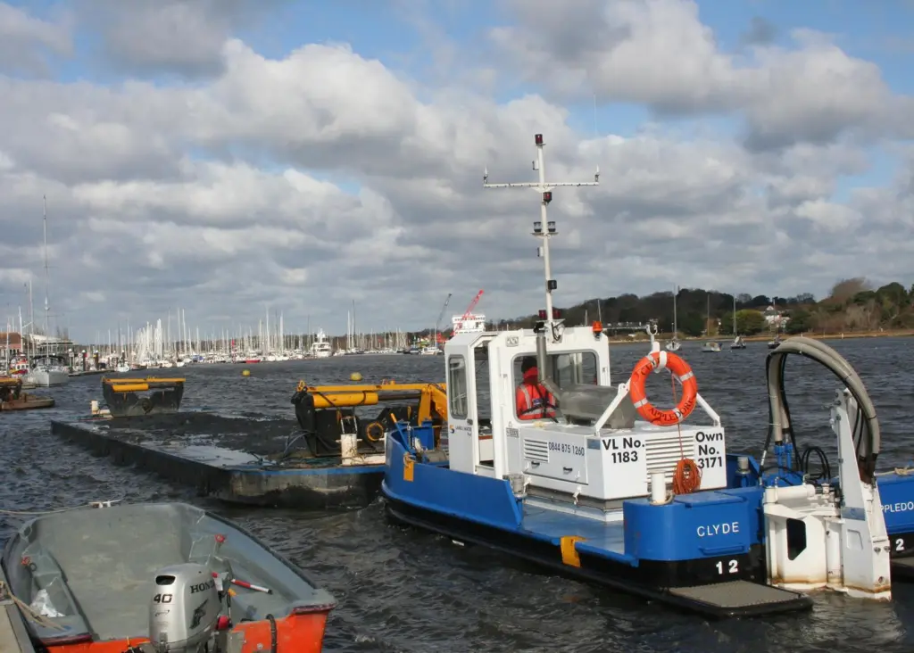 Land and Water’s design concept was for a small, highly manoeuvrable shallow drafted tug, built on a catamaran hull.