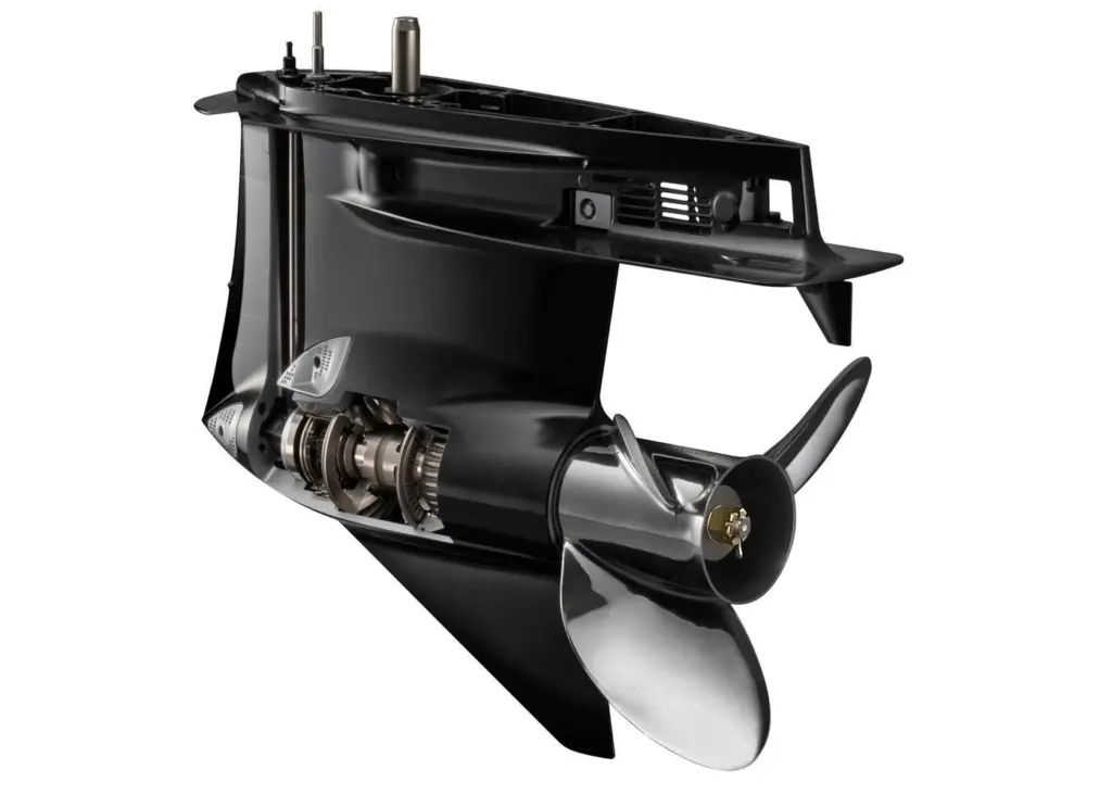 Suzuki Selective Rotation enables the manufacturer to combine standard and counter rotation operation into the same outboard.