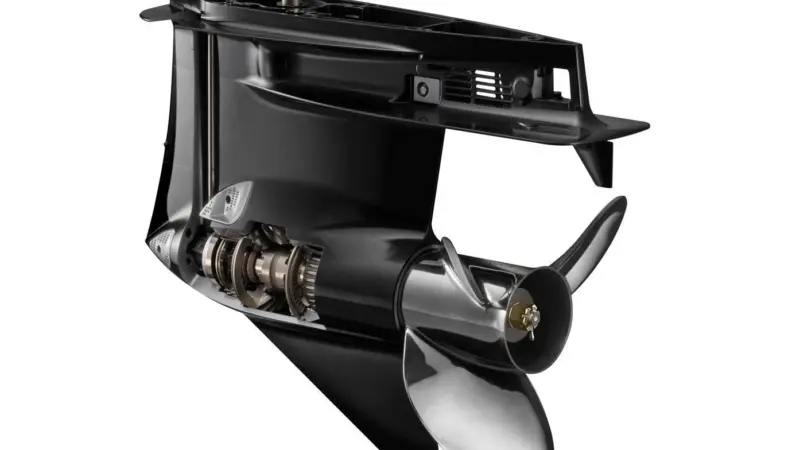 Suzuki Selective Rotation enables the manufacturer to combine standard and counter rotation operation into the same outboard.