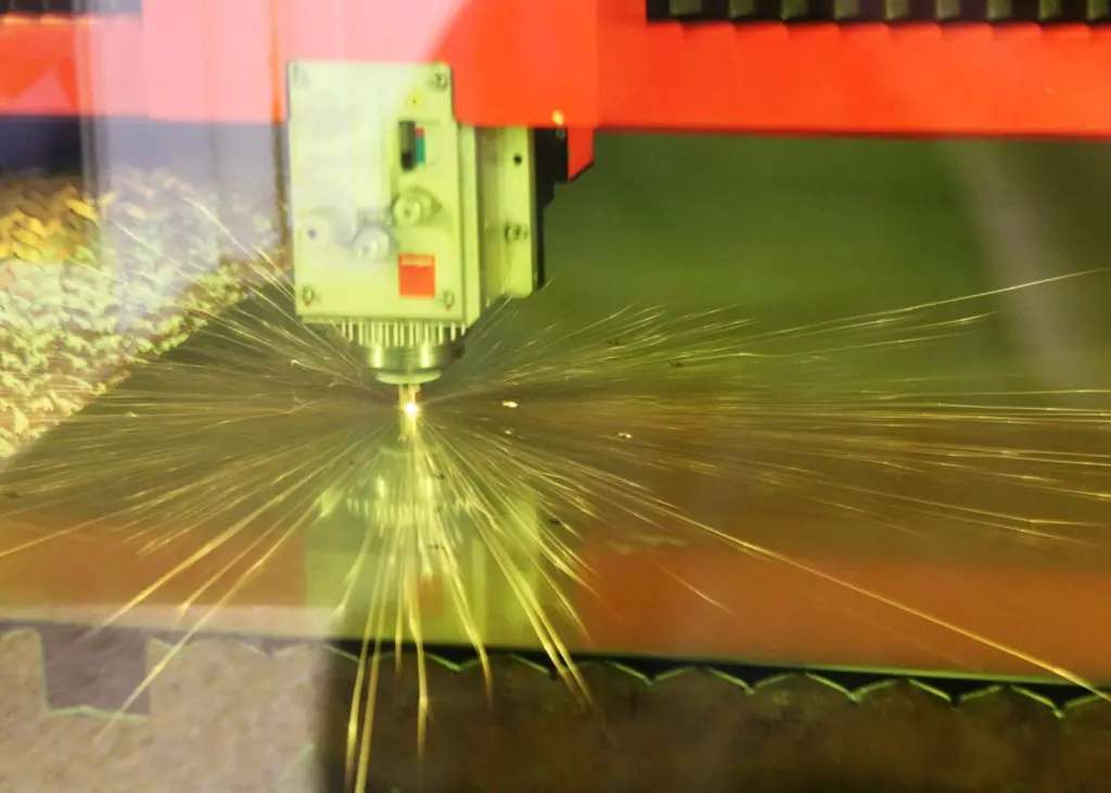 ICEE‘s fibre laser is best for cutting thinner metals between 0.5mm and 12mm thicknesses.