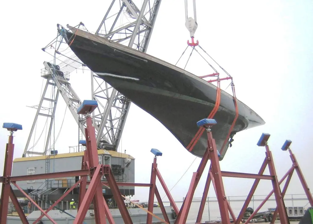The lift of King George V’s J-Class yacht Britannia was finally completed with the help of a high tide.