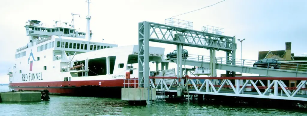 The addition of another full length car deck on Red Funnels ro-ro ferries necessitated a dual level linkspan arrangement which was implemented by Bosch Rexroth.