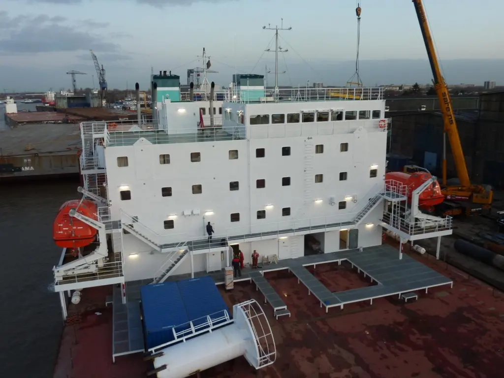 The huge four storey accommodation block is put in place by two lifting vessels from Dutch company Mammoet.