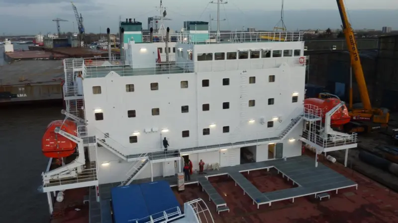 The huge four storey accommodation block is put in place by two lifting vessels from Dutch company Mammoet.
