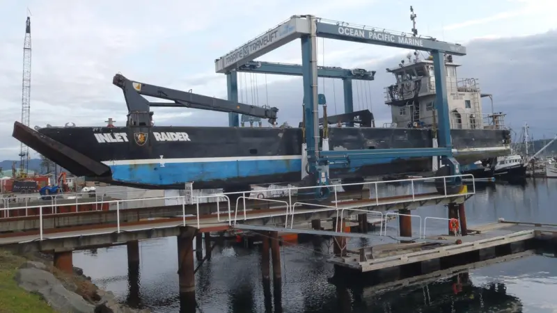 The workboat Inlet Raider gets a lift from the new hoist.
