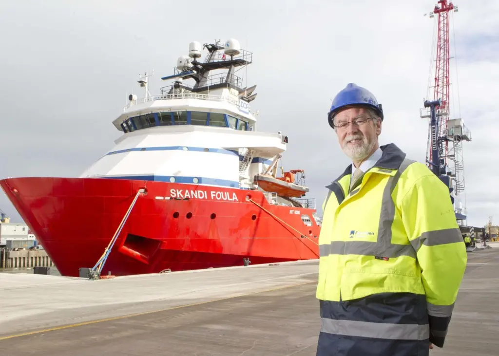 Aberdeen Harbour’s engineering director Ken Reilly welcoming the Skandi Foula to the new facility