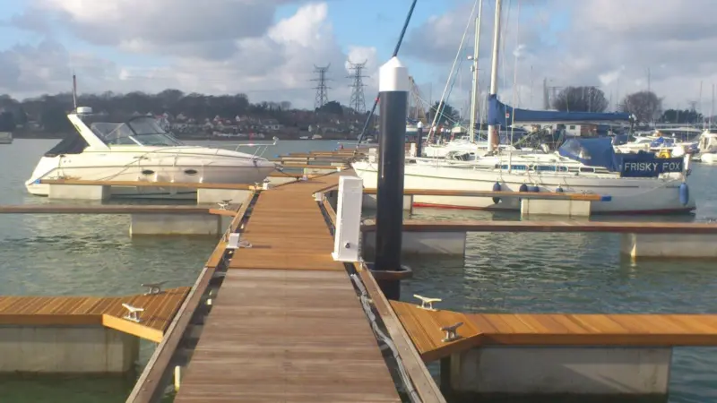 Walcon Marine has installed a new System 21 pontoon at Davis’s Boatyard.