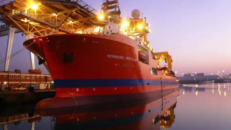 Emergency cylinder overhauls on the ‘Normand Installer’ meant a demanding work pattern.