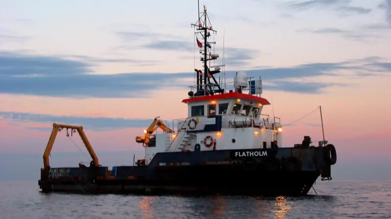 MV Flatholm was on site 24/7 during the aggregates vibracoring campaign.