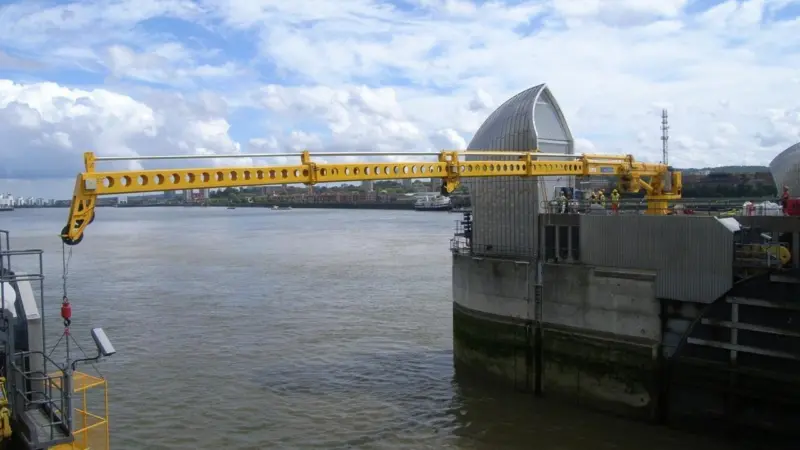 The new cranes incorporate a 250kg personnel lift facility and 15 tonne maximum load capability.