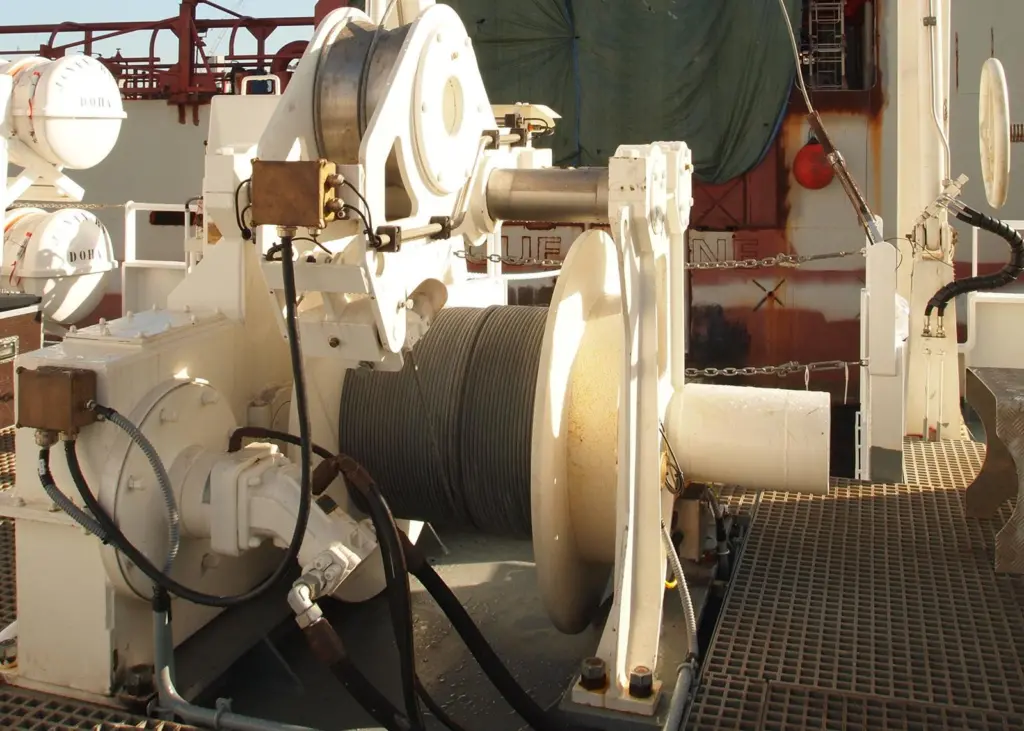 The hydrographic winches handle streamer cables which are fitted with hydrophones that transmit data to the ship’s laboratory in real time.