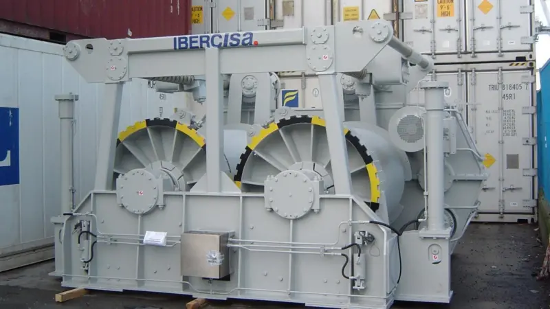 The winch features two drums working simultaneously, and these have a 200m run of 36mm diameter cable in a single layer.