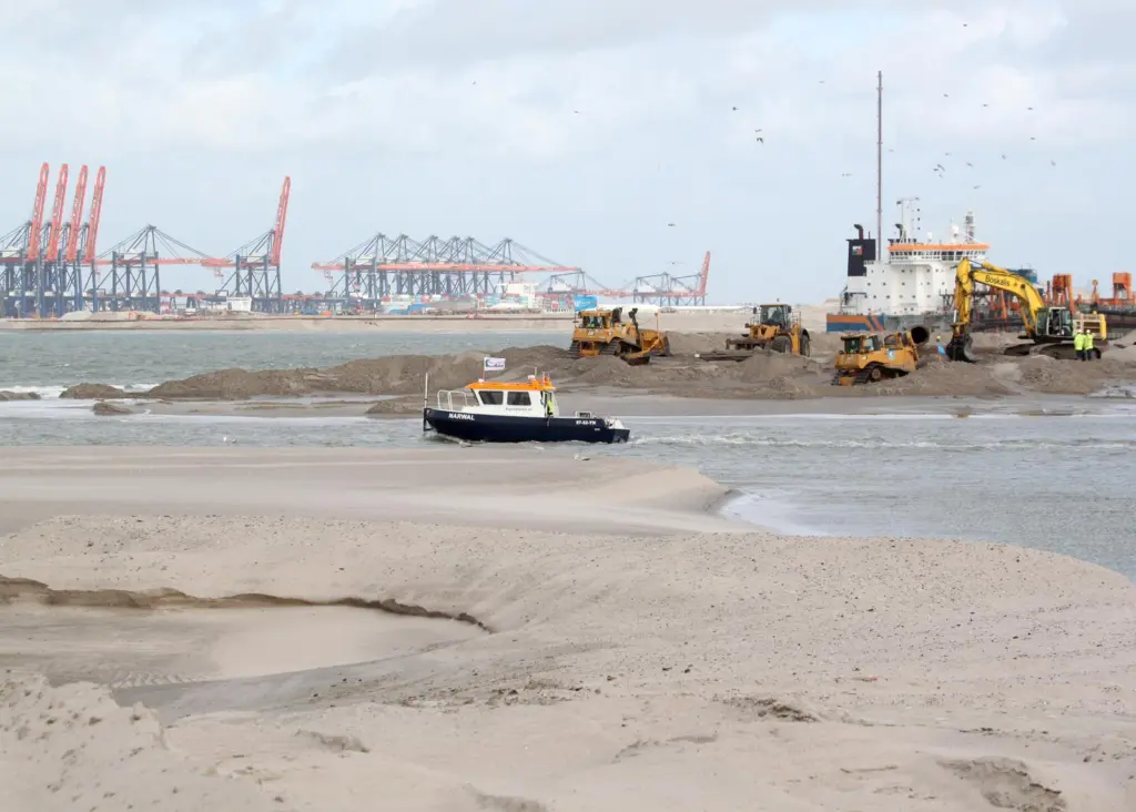 A dam will reduce the mass of water in the port when the seawall gap is filled. Photo: PRA
