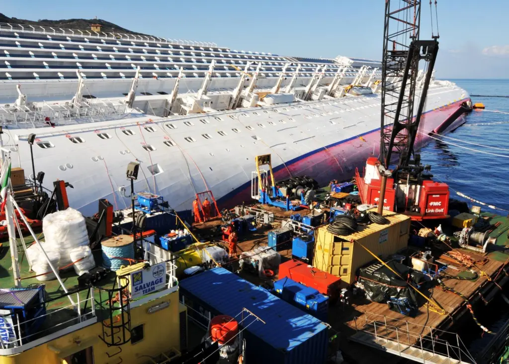 Costa Crociere S.p.A. chairman & CEO Pier Luigi Foschi thanked Smit Salvage and Tito Neri for succeeding in defueling and caretaking operations. Photo: SMIT
