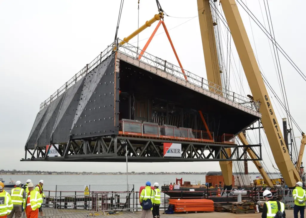 The building which weighed 200 tonnes and measured 20m by 30m, had to be lifted using a sheerleg crane on to the prepared framework
