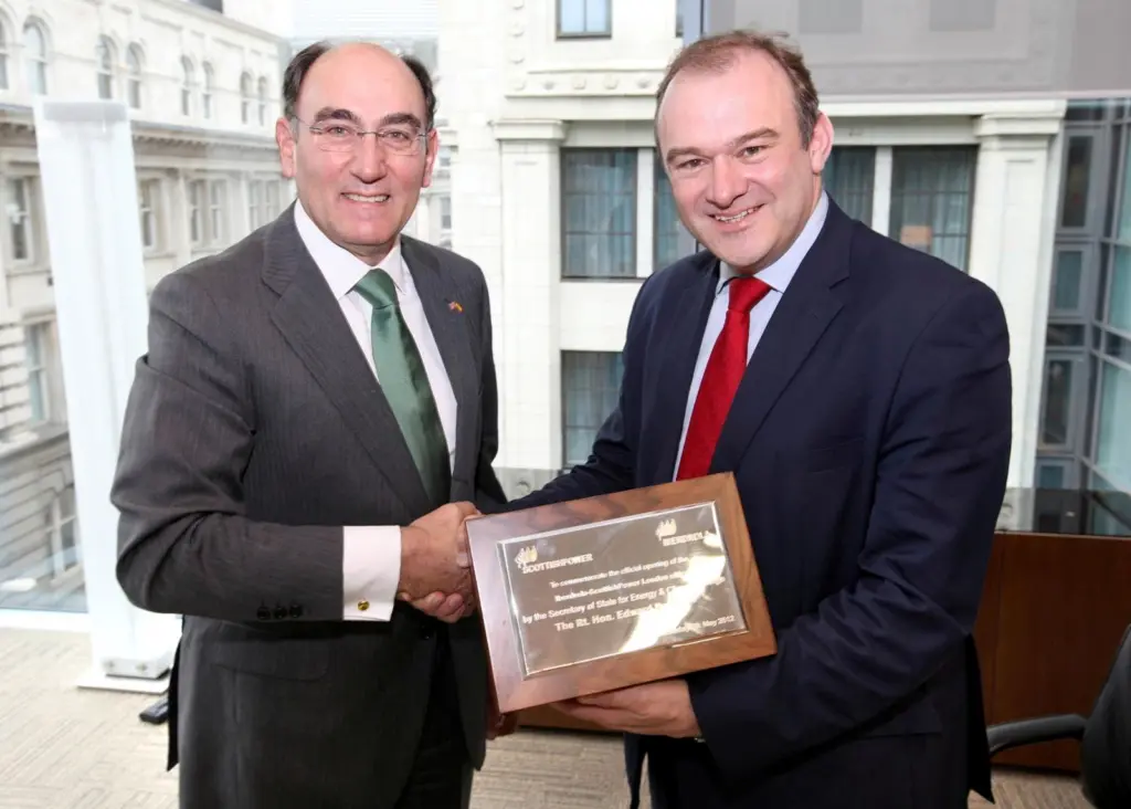 Ignacio Galan (left), chairman and CEO of Inerdrola, and Edward Davey MP< Secretary of State at the DECC, open Iberdrola’s new London office