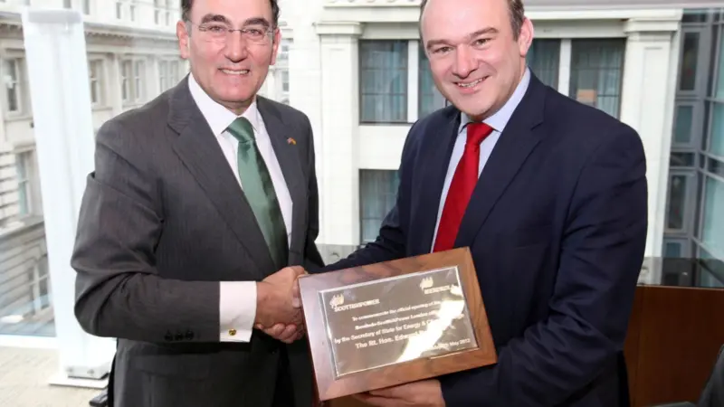 Ignacio Galan (left), chairman and CEO of Inerdrola, and Edward Davey MP< Secretary of State at the DECC, open Iberdrola’s new London office
