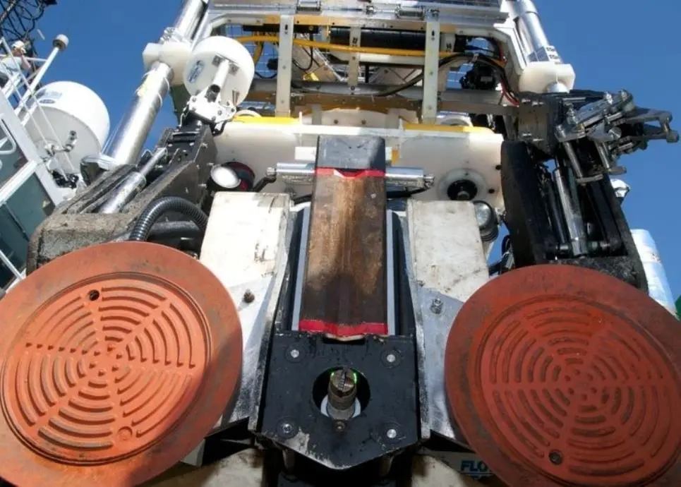 This tooled-up Seaeye Courgar ROV can find out what’s inside a sealed container in 900 feet of water