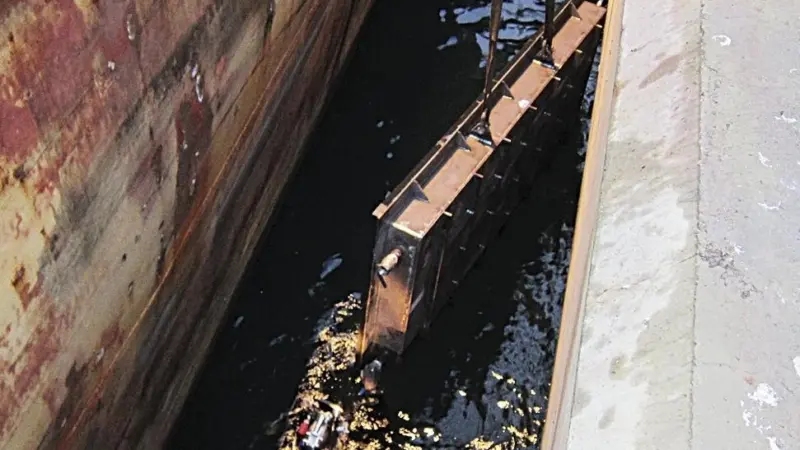 The cofferdam lowered into the water in Spain
